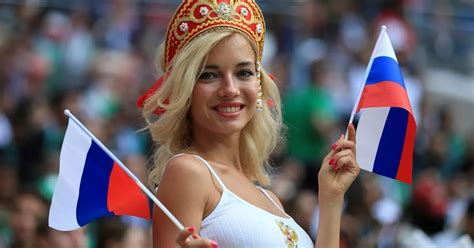 Hot Russia fan spotted at World Cup is exposed as a porn star。